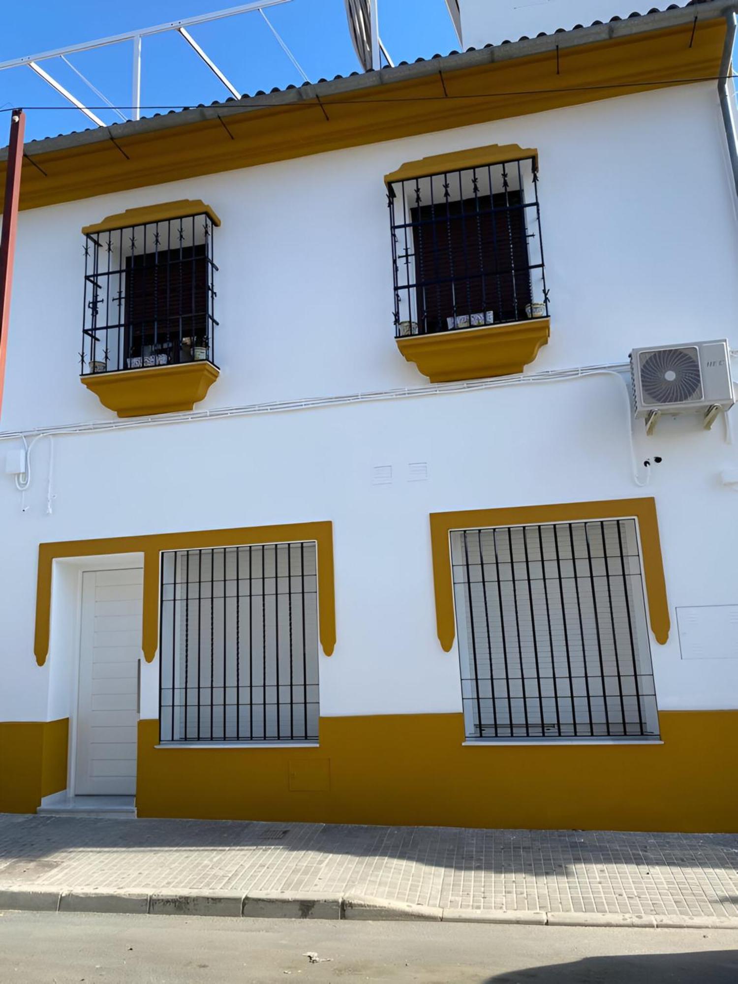 Estacion Norte Y Sur Famorcas Almodóvar del Río Exterior foto